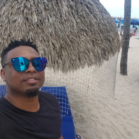 Meet your Posher, Ricardo - Picture 1 of 1